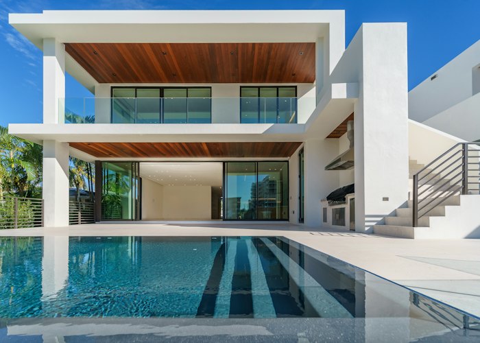 Modern vacation home with a pool
